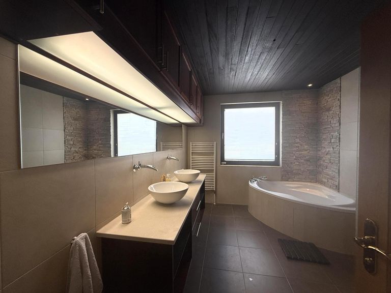 OG 1 / Bad mit Du, Wanne + 2 WB