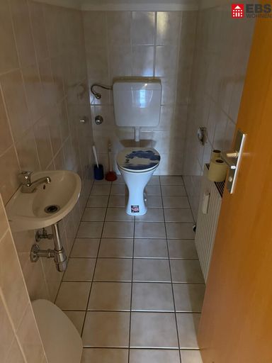 WC mit extra Waschbecken