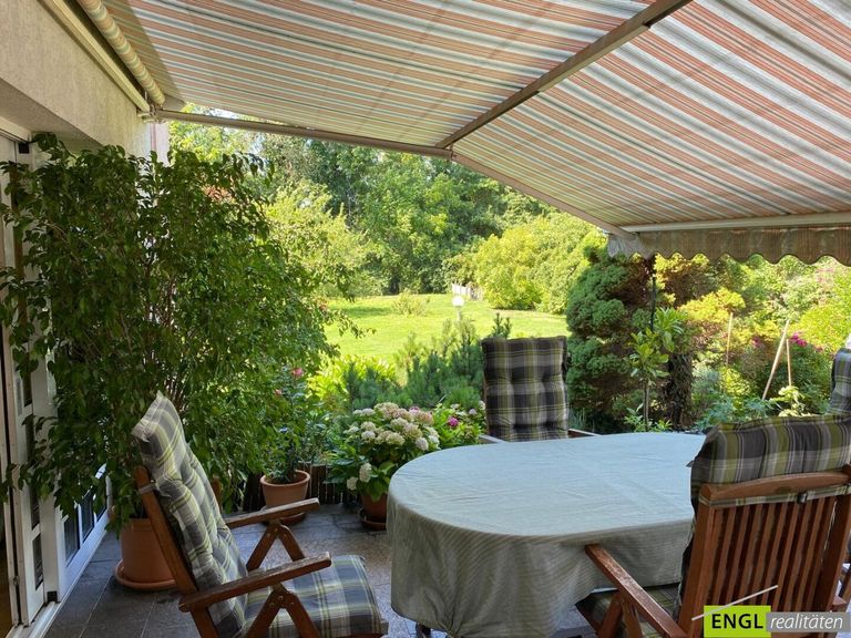 Terrasse mit Gartenblick