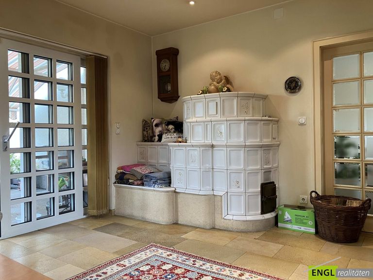 Wohnzimmer mit Kachelofen