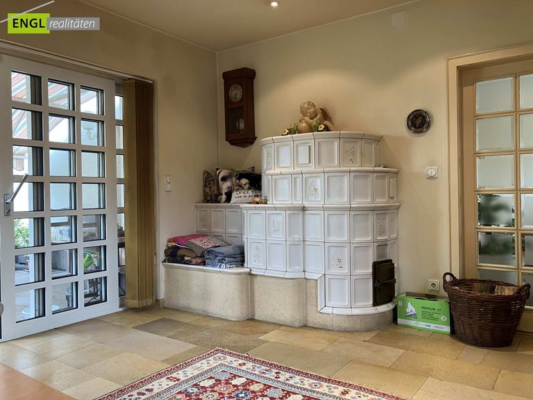 Wohnzimmer mit Kachelofen