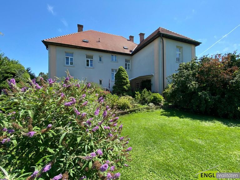 Jahrhundertwendevilla mit großem Garten