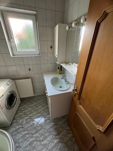 11_Waschraum.jpg – Waschraum mit Tageslicht