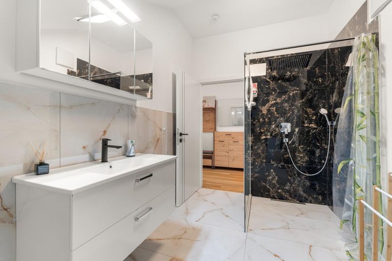 Badezimmer Whg II DG