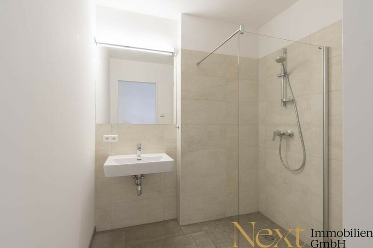 Badezimmer mit Dusche