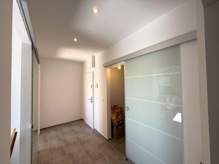 Wohnungseingang mit Spots