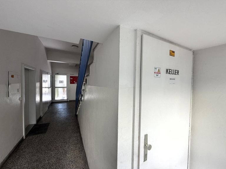 Abgang ins Kellergeschoss zu den Kellerabteil