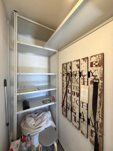 Garderobe / Abstell mit Glasschiebetür