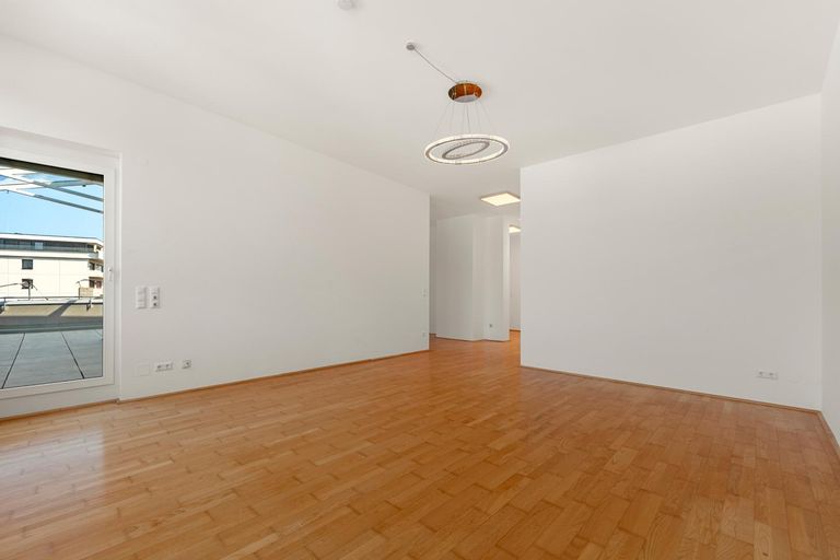 Wohnzimmer samt Zugang Terrasse