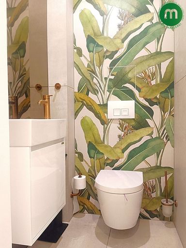 getrenntes WC mit Handwaschbecken