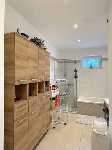 Erdgeschoss - Badezimmer