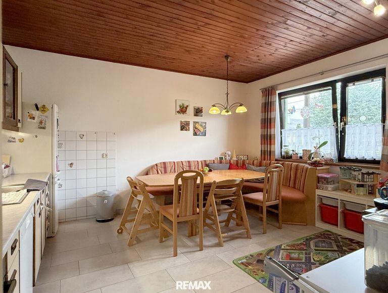 Erdgeschoss - Küche mit Essbereich