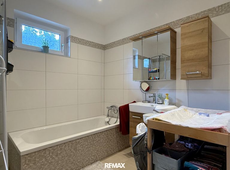 Erdgeschoss - Badezimmer