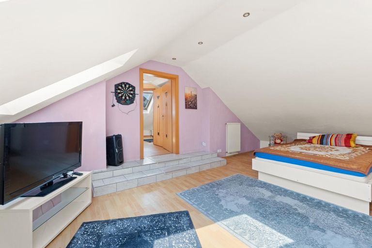 Schlafzimmer DG Flügel (2)