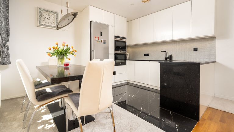 Küche inkl. Essbereich