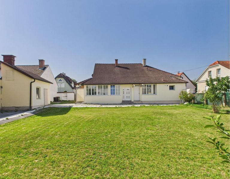 Ansicht Garten mit Veranda