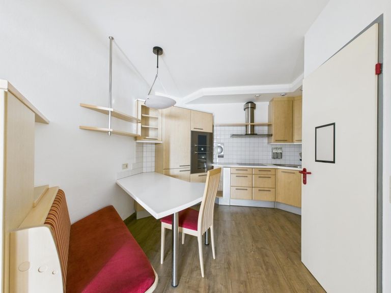 CAM04191G0-PR0042-STILL009