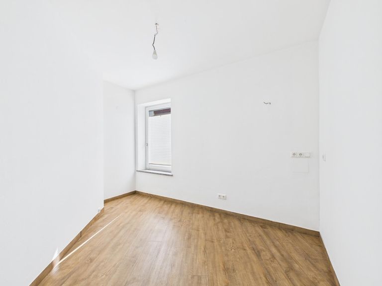 CAM04191G0-PR0042-STILL005