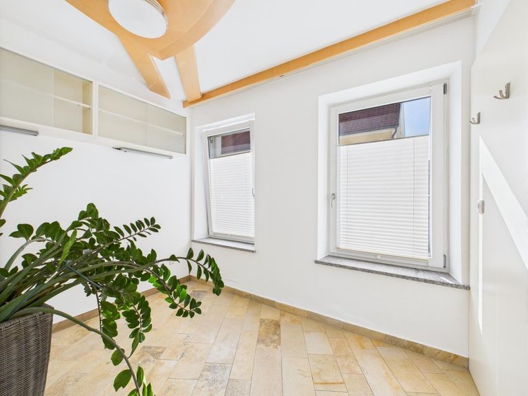 CAM04191G0-PR0042-STILL003