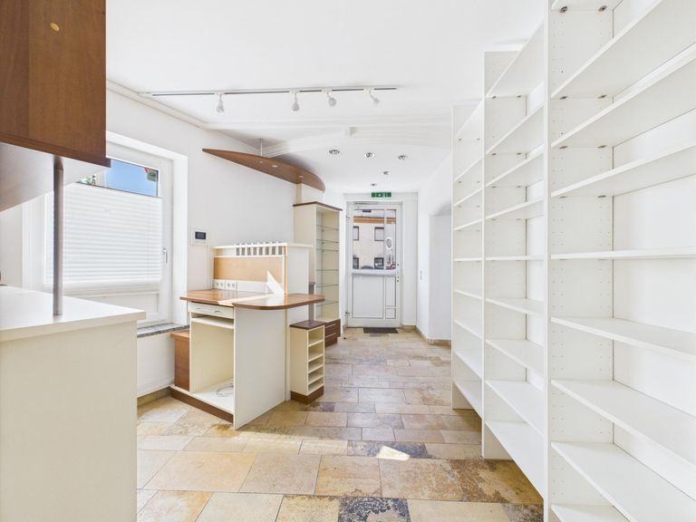 CAM04191G0-PR0042-STILL008