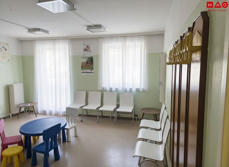 Wartebereich- KI bearbeitet