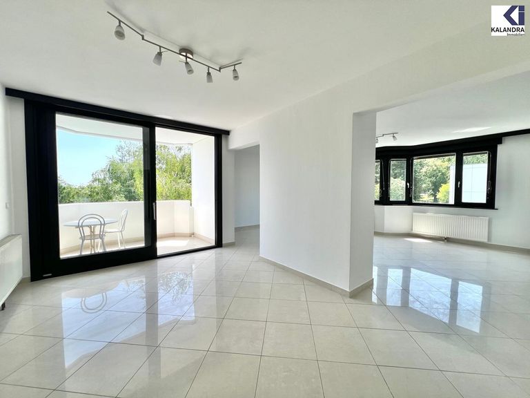 Wohnzimmer & Esszimmer