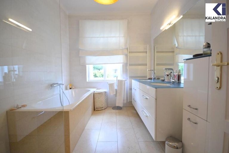 Badezimmer (Hochparterre)