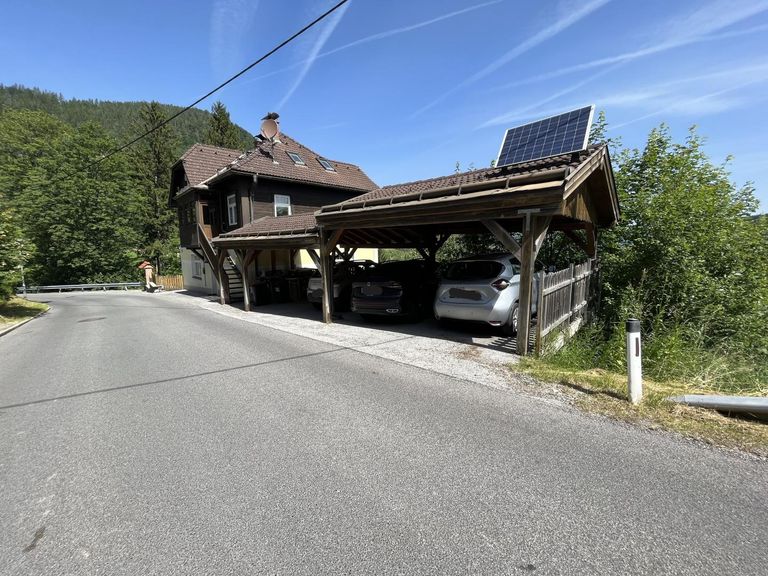 Aussenansicht mit Carports