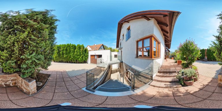 Eingangsbereich_Stiegenabgang_360