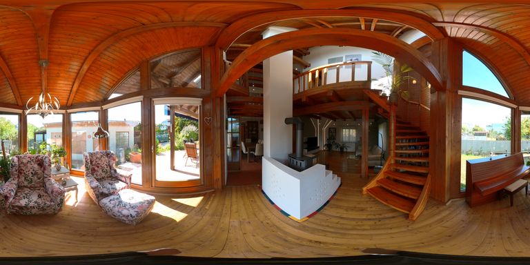 Stiegenaufgang_Wohnzimmer_360