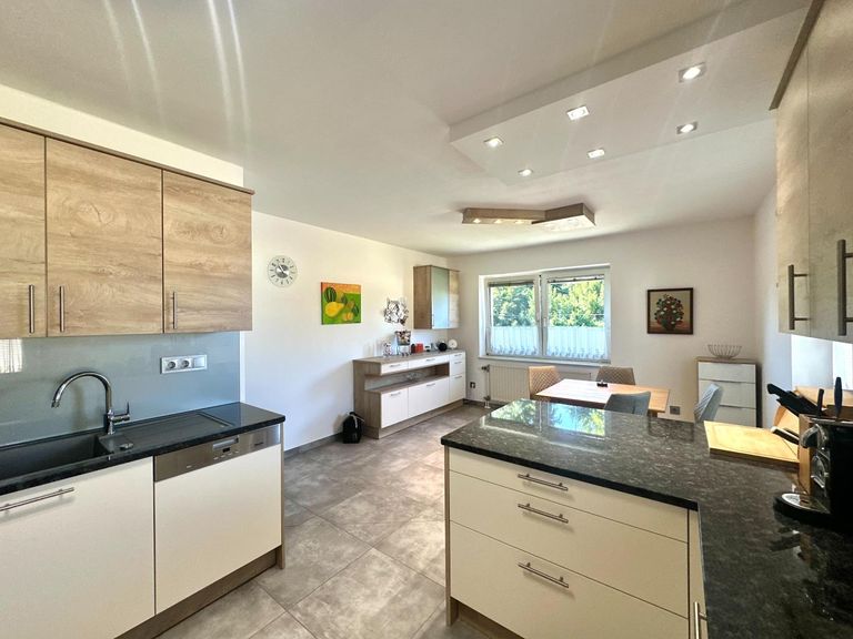 EG Küche mit Essplatz