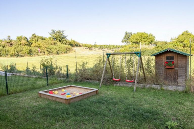 Gartenbereich: KI generierte Gartenutensilien