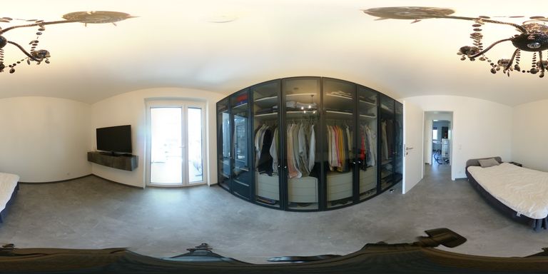 Zimmer 2 mit Zugang zum Wintergarten