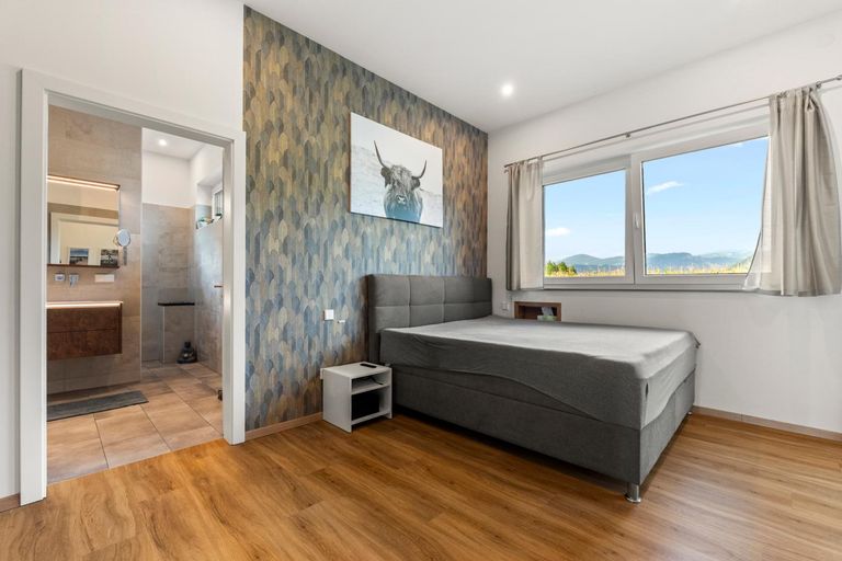 Zimmer mit Badezimmer en suite + Schrankraum