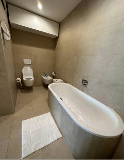 Badezimmer (bathroom)