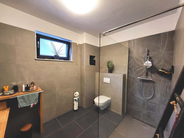 Badezimmer Ergeschoß