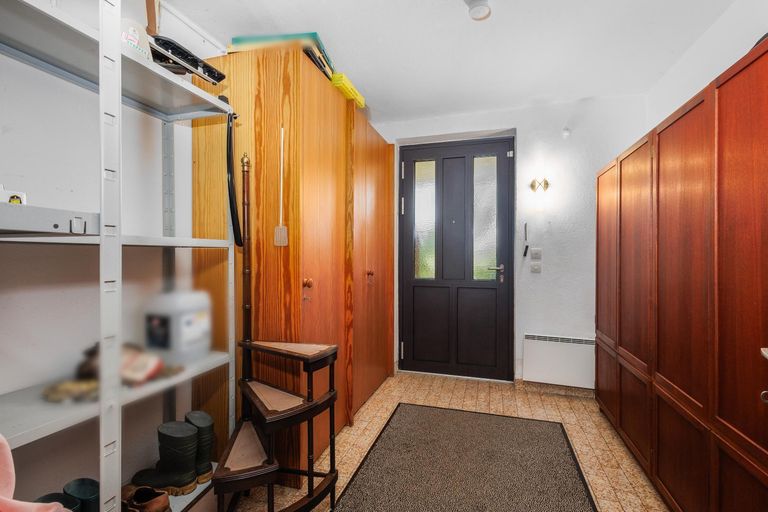 Voraum unten mit eigenen Ausgang