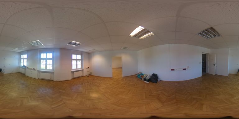 Empfangsbüro Richtung Parkplatz