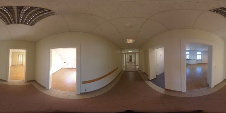 Eingang Innen zu Empfangsbüro