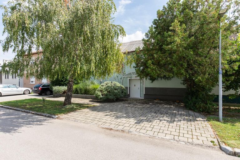 7. Haus Straßenansicht