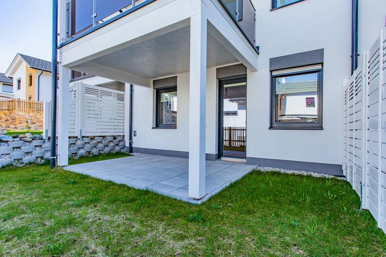 Top1 Terrasse mit Grünfläche