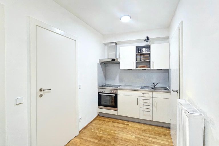 Küche  (Bild von KI aufgeräumt)