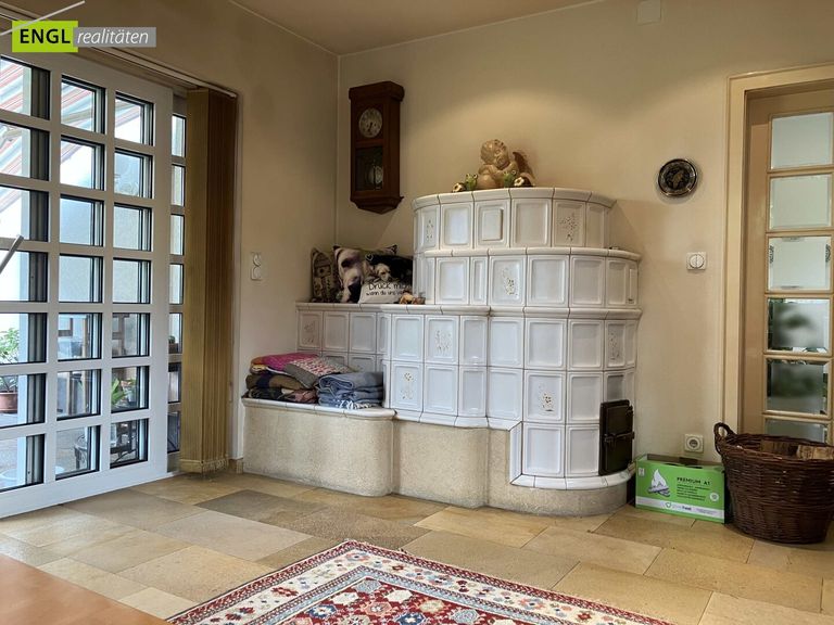 Wohnzimmer mit Kachelofen