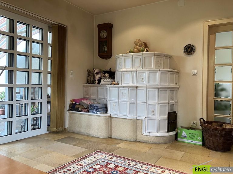 Wohnzimmer mit Kachelofen