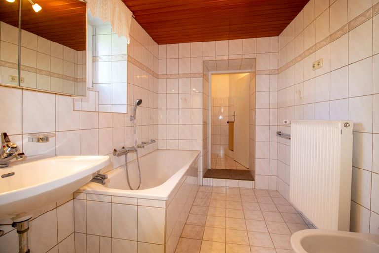 Badezimmer EG