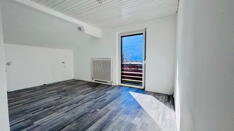 Schlafzimmer mit Zugang zum Balkon