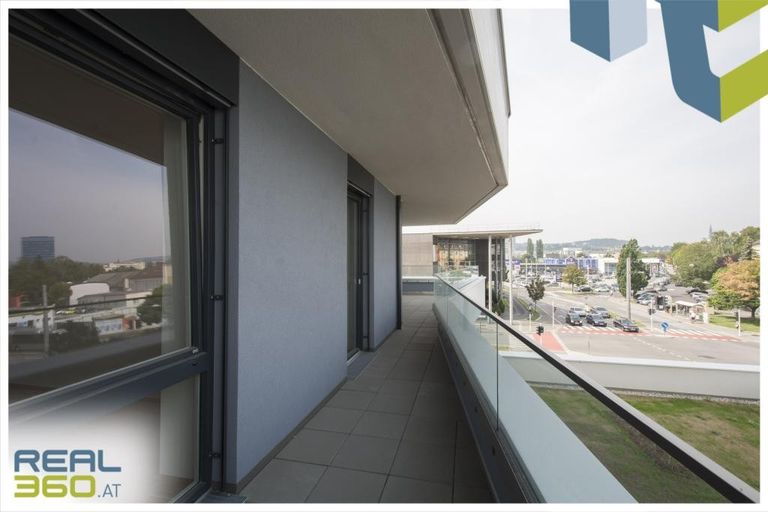 Riesiger Balkon II (2. OG)