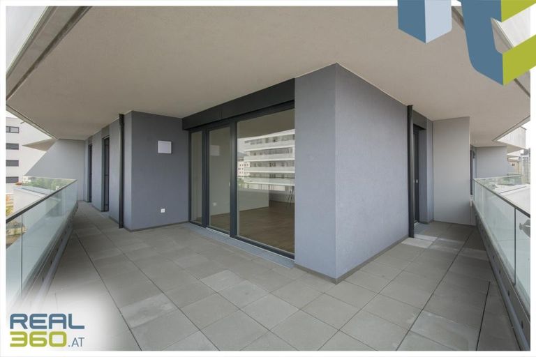 Riesiger Balkon I (2. OG)