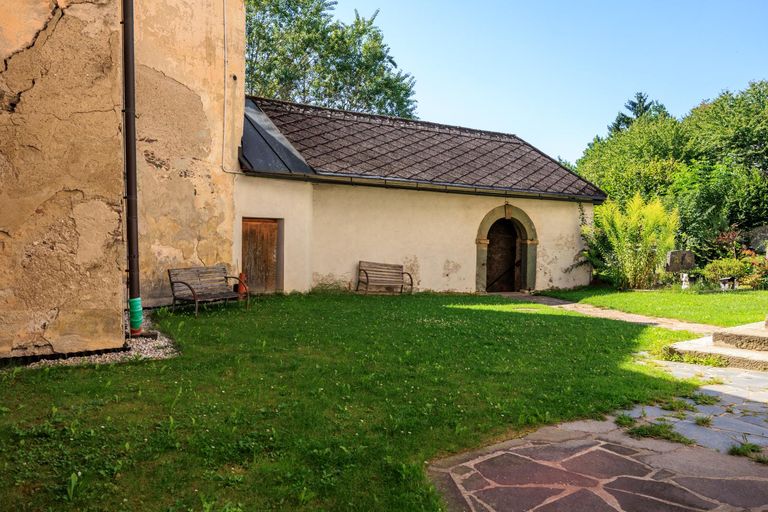 Innenhof zum Friedhof