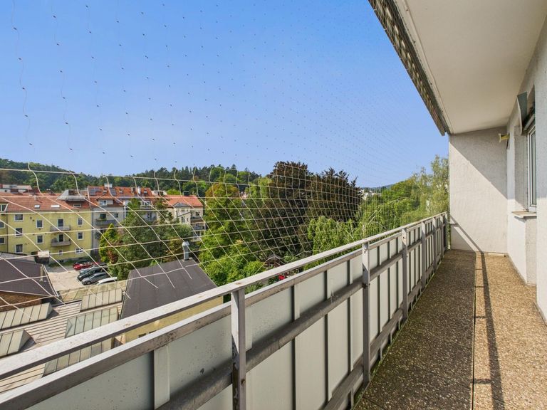 CAM04191G0-PR0053-STILL011